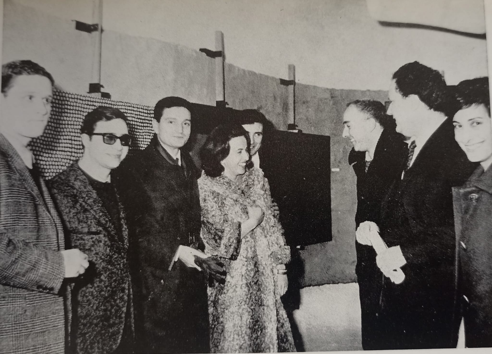 Foto di gruppo alla mostra del Gruppo Uno nello studio d’arte contemporanea di Matilde Giorgini, Firenze, 1963